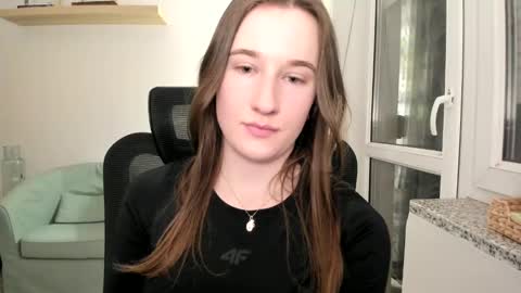 Oliwiaa2004 online show from February 26, 10:32 pm