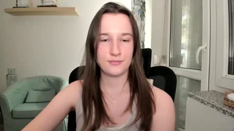 Oliwiaa2004 online show from February 2, 10:49 pm