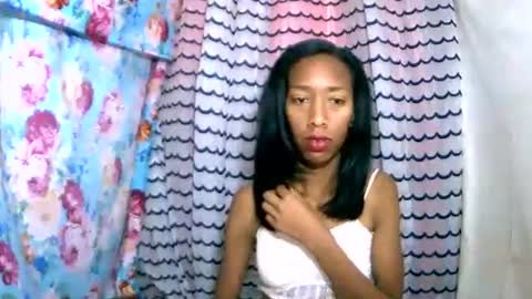 Snapshot of oliviah27 chatting on October 17, 7:44 am oliviah27 online show from October 17, 7:44 am