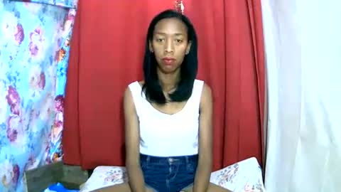 Snapshot of oliviah27 chatting on October 13, 6:05 am oliviah27 online show from October 13, 6:05 am