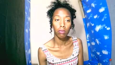 Snapshot of oliviah27 chatting on October 2, 7:19 pm oliviah27 online show from October 2, 7:19 pm