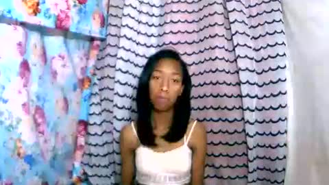 Snapshot of oliviah27 chatting on October 18, 7:59 pm oliviah27 online show from October 18, 7:59 pm
