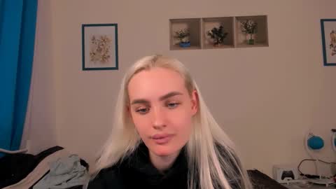 oliviaBeauty online show from May 13, 1:39 pm