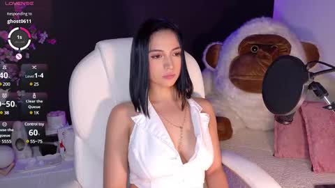 Olivia Mcneill  online show from February 8, 11:46 pm