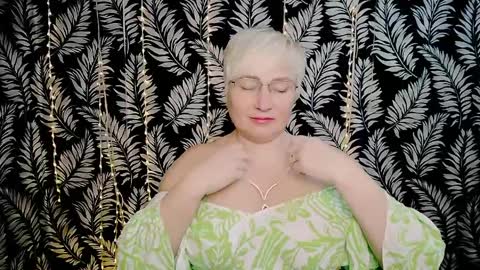 Kelly online show from April 10, 10:32 am