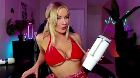 Olivia Owens online show from April 30, 2:17 am