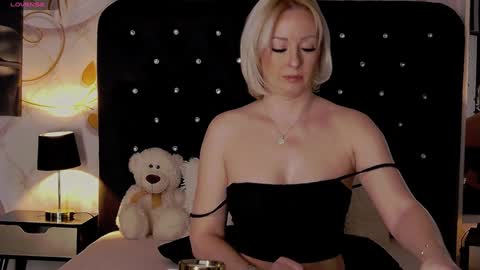 Snapshot of oliviashaw23 chatting on February 4, 8:02 am Olivia online show from February 4, 8:02 am