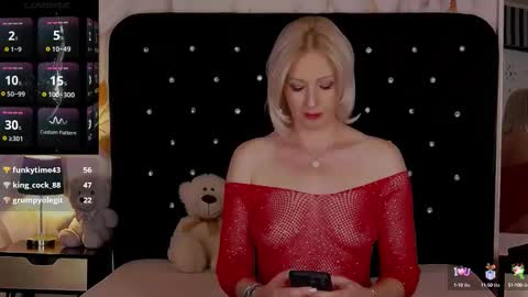 Snapshot of oliviashaw23 chatting on September 27, 10:17 pm Olivia online show from September 27, 10:17 pm