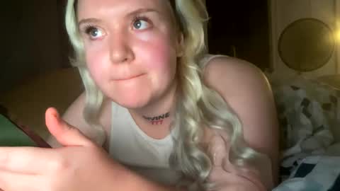 Snapshot of oliviaskies chatting on September 20, 4:22 am Olivia baby  online show from September 20, 4:22 am