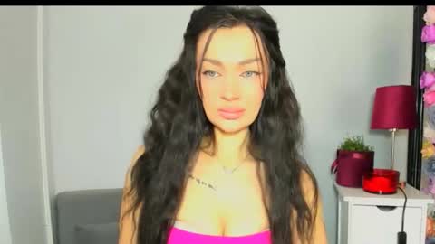 OliviaWomen online show from February 16, 8:14 am