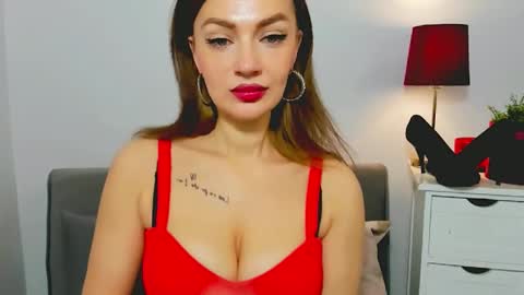 Snapshot of oliviawomen chatting on December 29, 11:18 am OliviaWomen online show from December 29, 11:18 am