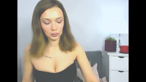 Snapshot of oliviawomen chatting on January 19, 6:42 am OliviaWomen online show from January 19, 6:42 am