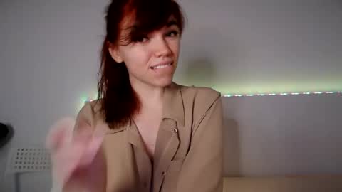 Snapshot of olivka_flower chatting on December 20, 6:24 pm Angelina Lina online show from December 20, 6:24 pm
