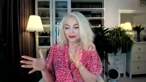 ollalla7 online show from July 25, 1:18 pm