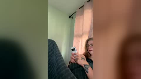 oohlarae22 online show from July 2, 12:55 pm