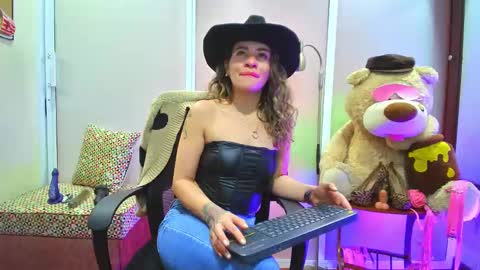 Snapshot of oriana_thomson2 chatting on March 11, 10:31 pm Oriana online show from March 11, 10:31 pm