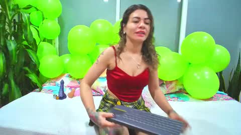 Snapshot of oriana_thomson2 chatting on March 6, 9:58 am Oriana online show from March 6, 9:58 am