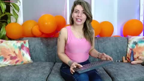 Snapshot of oriana_thomson2 chatting on September 29, 1:32 am Oriana online show from September 29, 1:32 am
