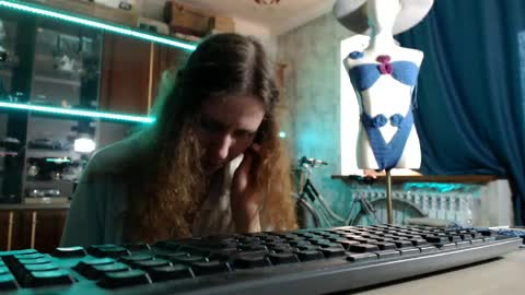 Ella online show from April 25, 1:41 pm