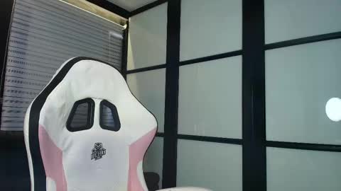 Paige online show from March 6, 9:09 pm