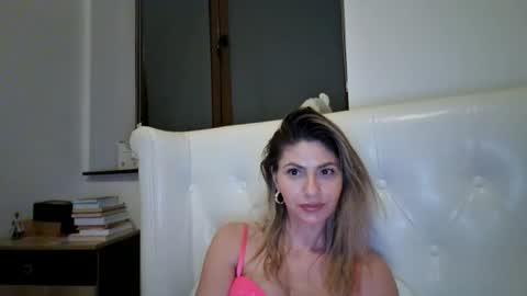 Pamela051087 online show from April 18, 11:48 pm