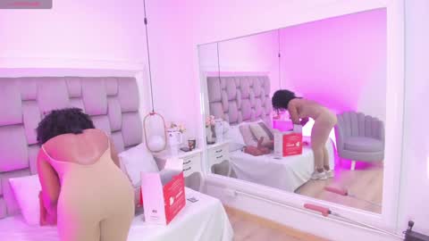 Snapshot of pamelamendez_ chatting on January 19, 3:39 am Pamela online show from January 19, 3:39 am