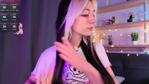 Molly online show from April 25, 3:09 pm