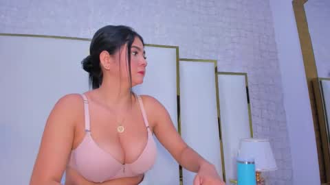 Paola  online show from November 3, 11:25 am