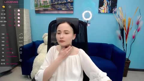 Snapshot of paradox_666_ chatting on December 15, 1:22 pm Louise online show from December 15, 1:22 pm