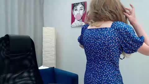 Snapshot of paradox_666_ chatting on September 26, 10:13 am Louise online show from September 26, 10:13 am