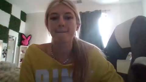 parisbaby2000 online show from February 25, 3:32 pm