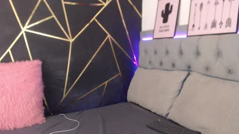 paulina online show from April 14, 12:33 am