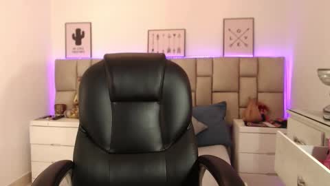 paulina online show from January 18, 12:51 am