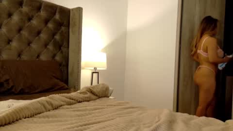 Snapshot of paulaacam chatting on February 28, 6:32 am Paula Andrea online show from February 28, 6:32 am