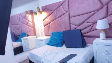 Pau  online show from March 12, 7:05 pm