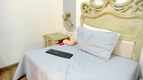 paulina lux online show from April 24, 8:33 pm