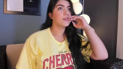 Snapshot of paulinaduarte_ chatting on February 14, 1:29 pm Paulina online show from February 14, 1:29 pm