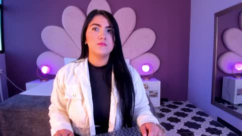 Snapshot of paulinaduarte_ chatting on January 23, 1:24 pm Paulina online show from January 23, 1:24 pm