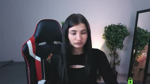 Pauline online show from November 17, 7:36 pm