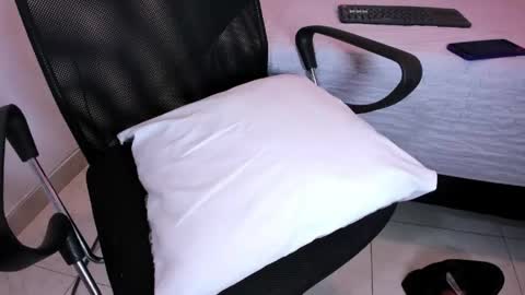 Pauline online show from April 22, 2:52 am