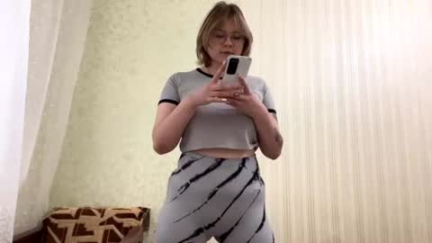 Molly online show from July 25, 4:25 pm