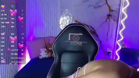 peachy_tay online show from February 25, 11:53 am