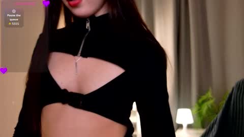 Chloe online show from November 6, 5:19 pm