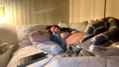 PeachyObsession online show from April 6, 5:19 am