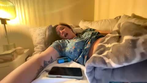 PeachyObsession online show from April 6, 3:17 am