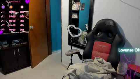 Tangerine Penaut online show from November 10, 11:11 pm