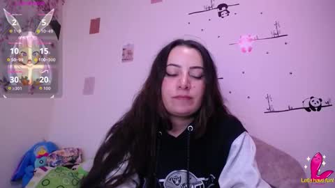 Snapshot of pearl_3 chatting on October 21, 4:27 am Pearl online show from October 21, 4:27 am