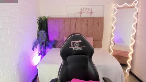 penelope online show from October 30, 3:20 am