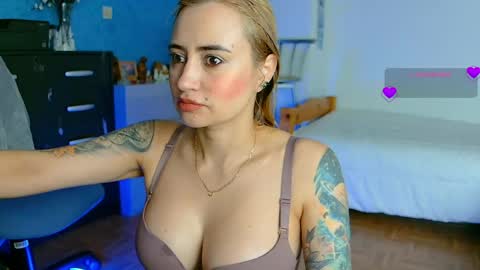 Hi Im Penelope  better vibrations  1111 online show from April 16, 7:19 am