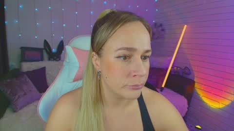 Dia  online show from January 10, 8:48 pm